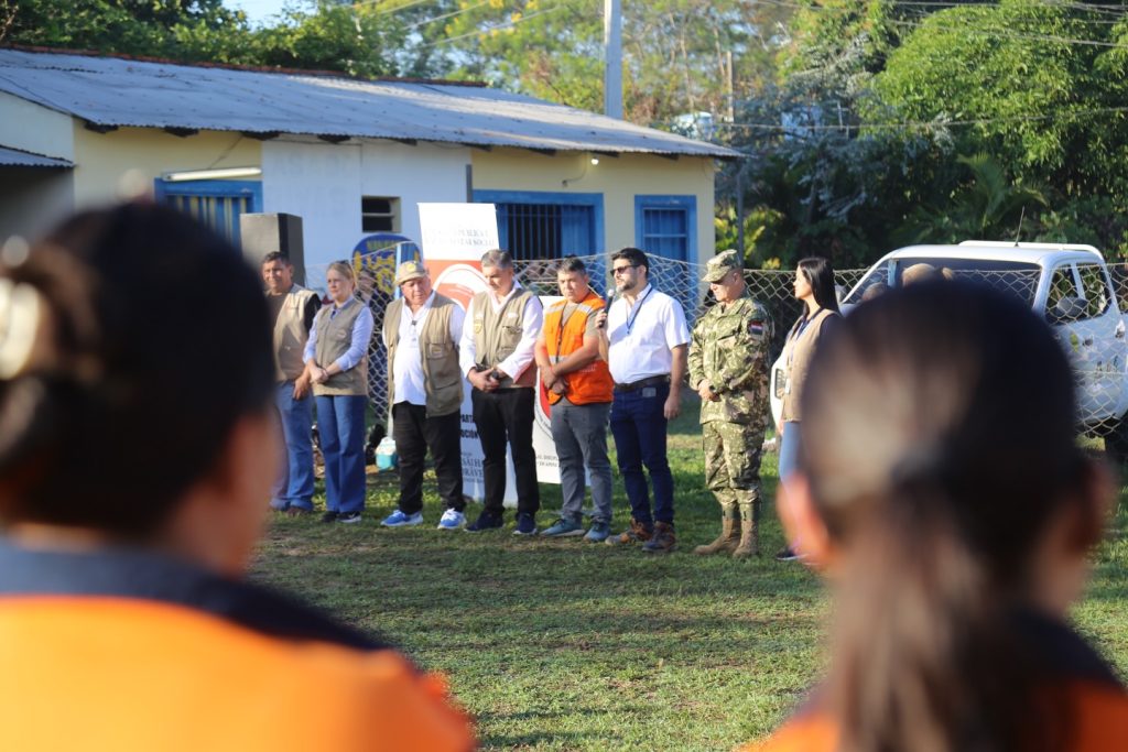 Minga ambiental en el departamento Central.
