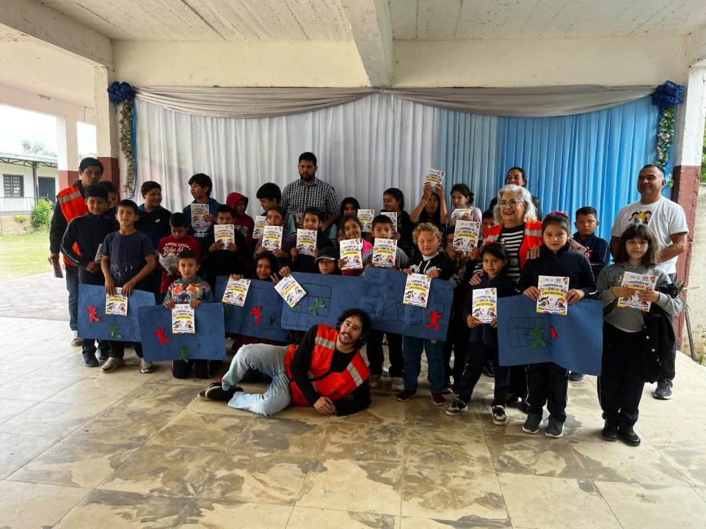 Taller educativo y participativo sobre gestión de riesgos en la Escuela Fe y Alegría Caacupemí.